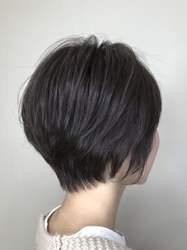 ワイスラッシュジングウ(Y / JINGU) 前下がりショート