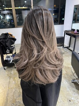 メリー オオサカ(Merly Osaka) ロングレイヤー！グラデーションの馴染ませが綺麗_otona greige_