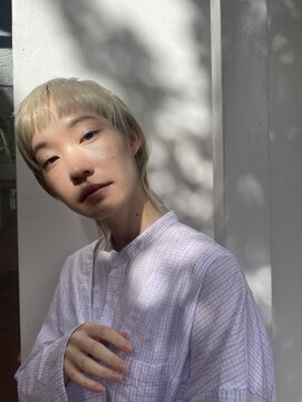 バズ(BUZZ) オン眉ウルフ×ホワイト