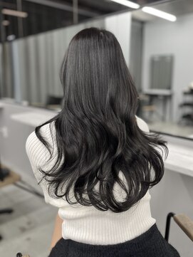 フォンズ(FONS) レイヤーカット×透明感グレージュで叶う！小顔になる韓国ヘア