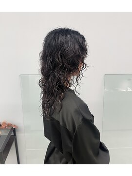 ノード(NODO) 黒髪ウルフ+スパイラルパーマ