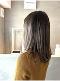 明るめアッシュ+ストレートスタイル