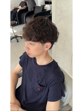 ホワイト(WHITE) 刈り上げなしマッシュ　波巻きパーマ