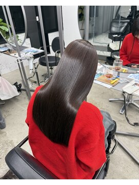 トゥエル バイ ディプティモイラ(tuelu by dipty MOILA) 誰もが振り返る圧倒的艶髪