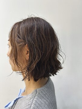 ゼル ビッグアイ(ZELE) ラフウェーブボブ