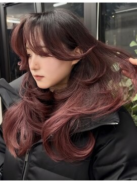 ヌエン 渋谷(NU/EN) 重めバタフライカット×ボルドーバレイヤージュ