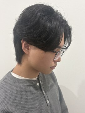 ヒュイル バイ ニアウ(Hwyl by Niau) MEN’S/リバースセンターパート/ニュアンスパーマ/伊勢崎