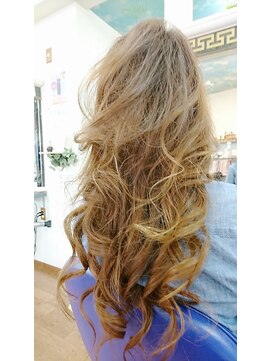 ヘアサロン スリーク(Hair Salon Sleek) 32ミリアイロンでフルリバース巻き