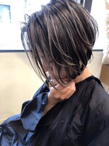 トルネード(TORNADO)&nbsp;外国人風ハイライトバレイヤージュショートボブ  グレージュ