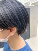 ハンサムショート、センターパート、オリーブベージュ