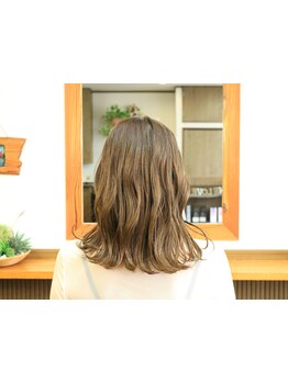 顔なじみの良いカラーやインナーカラー等、トレンドをいれておしゃれを一緒に楽しみましょう♪