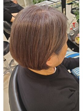 ヘアーデザイン ミヤビ 広尾(HAIR DESIGN MIYABI) 白髪染めをしない、白髪をいかしたシルバーカラー