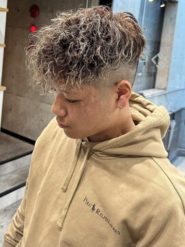 イーラ(era) スペインカールスパイラルパーマ平巻き波巻きパーマ茶髪