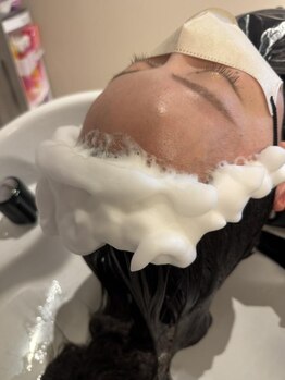 ミナモ(MINAMO)の写真/《頭皮ケア×髪質改善》疲れを癒しつつ、地肌から健やかに。髪質改善との掛け合わせで芯から美髪へ◎