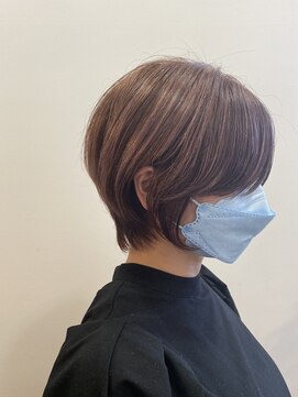 ラビソル(L a v i s o l) 20代30代40代長め前髪ショートカット