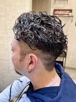 クオリア(Quaria) オールバックパーマフェードメンズ刈り上げ短髪パーマ