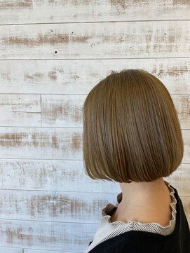 アンソレイユ ヘアー ガーデン(ensoleille hair garden) 切りっぱなしボブ