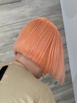 ピンクオレンジペールオレンジトリプルカラーハイトーンミニボブ