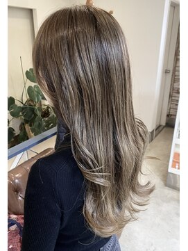 ヘアアンドメイクフリッシュ(HAIR&MAKE FRISCH) ロング レイヤー マットグレー
