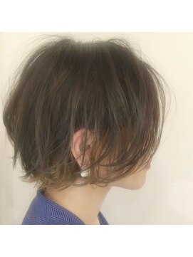 モアナ バイ ヘッドライト 武蔵小杉店(Moana by HEADLIGHT) 小顔 ショート 大人ボブ インナーカラー　ひし形シルエット