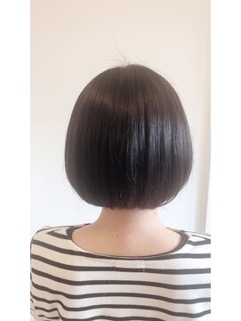 ラナ(Lana) ぱつっとボブ