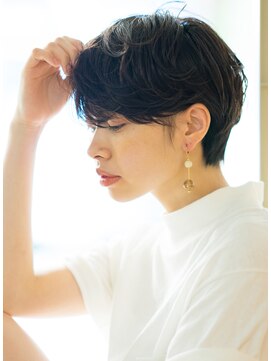 サーカス バイ ビュートリアム 青山(CIRCUS by BEAUTRIUM) 大人可愛いフレンチジェンダーレスショート