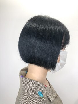 リーオオサカ(Lee Osaka) 切りっぱなしボブ×ブルーブラック/kana