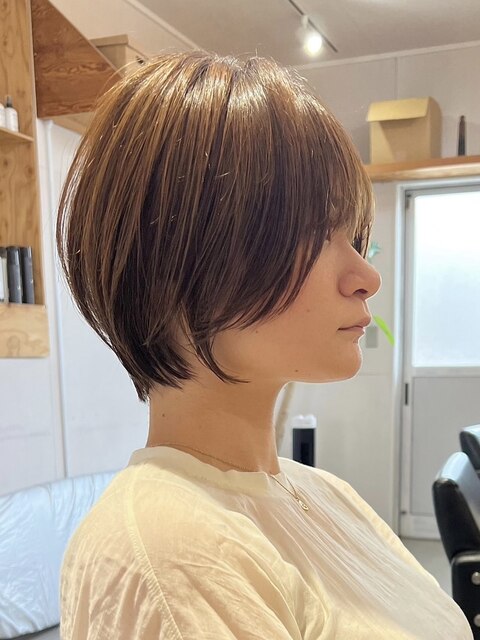 丸みショートヘアピンクベージュカラーミルクティーベージュ