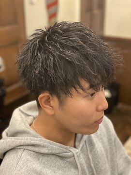 ヒロギンザバーバーショップ 神楽坂店(HIRO GINZA BARBER SHOP) 縦落ちツイストパーマ