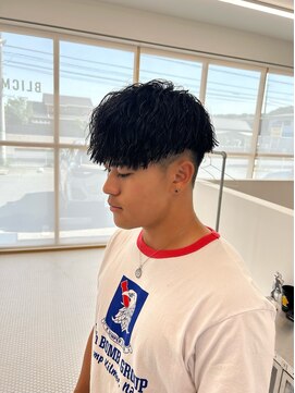 ブリックメン(BLICMEN.) 前下がりパーマスタイル