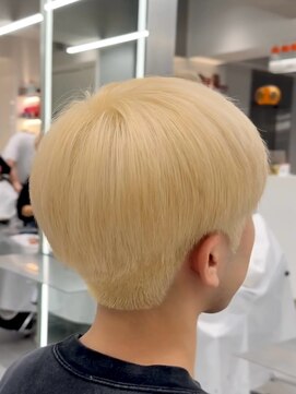 アールプラスヘアサロン(ar+ hair salon) 抜きっぱなし ハイトーン ショートマッシュ