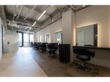 ブラック(BLACK)の雰囲気（店内/セット面【表参道/表参道駅/メンズ/メンズパーマ】）