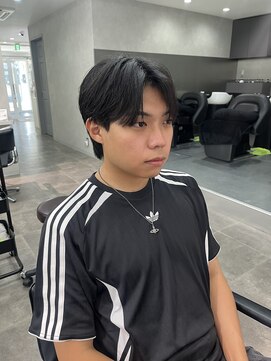 ジーニー 千葉(GENiE) ウルフ/センターパート/アッシュブラック/山本うらら