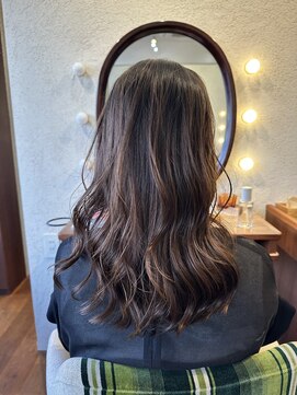 エルサフィロ キタハマ(el zafiro kitahama) 20×30×40代×ふんわりウェーブ×髪質改善×デジタルパーマ