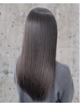 カットワークススリックバイフェローズ(CUT WORKS SLICK by fellows) 思わず触れたくなる艶髪ストレート