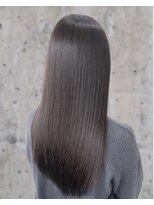 カットワークススリックバイフェローズ(CUT WORKS SLICK by fellows) 思わず触れたくなる艶髪ストレート