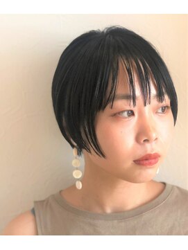 ビーハイブルタ(BeeHIVE Rta) ラインを残したショートヘア