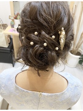 ブルームス アンジュ(Blooms Unge) 編み込み&巻きアレンジ