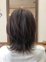 ココ(CO_CO) ミディアムレイヤー　ウルフカット　ハネ　束感　空気感スタイル