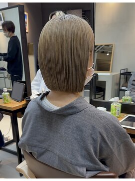 ミィ 表参道(mee.) 【mee.】ヤジマ パツッとボブ ミルクベージュ