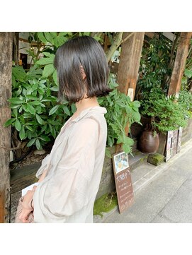 ミント(mint) 外ハネボブ/ボブ/オリーブグレージュ/くすみカラー