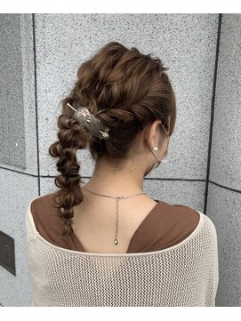 アロウズ(Arrows) ポニー編みおろし(ヘアアレンジ、結婚式)