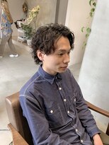 リヴゴーシュ(rive gauche)&nbsp;メンズのセンターパートスパイラルパーマ