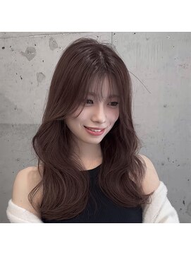 リリアン(ReLien) 柔らかく揺れるローレイヤーで、ナチュラルな抜け感を