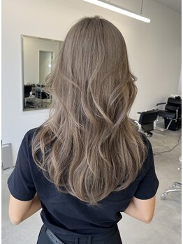 ケリー 水戸店(KELLY)の写真/他と差がつく上品colorが評判なのがKELLY☆透明感たっぷりな艶々で手触り◎なcolorで理想のhairに｜