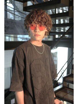 ブークル(boucle) 襟足ブリーチ　プードルパーマ　メンズウルフ