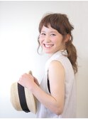 夏気分な柔らかベージュカラー×ゆるふわポニーテール