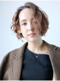 ニュアンスショートアレンジ_耳かけウェーブパーマ_57387