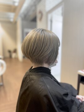 アンラヴェスト(AN LOVEST mashup hs) グレージュショート/斜めバンググレーベージュシルキーベージュ