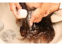 アールヘアーのダメージレスカラーは「カラーすると痛む」から「カラーするほど美しい髪に」へ